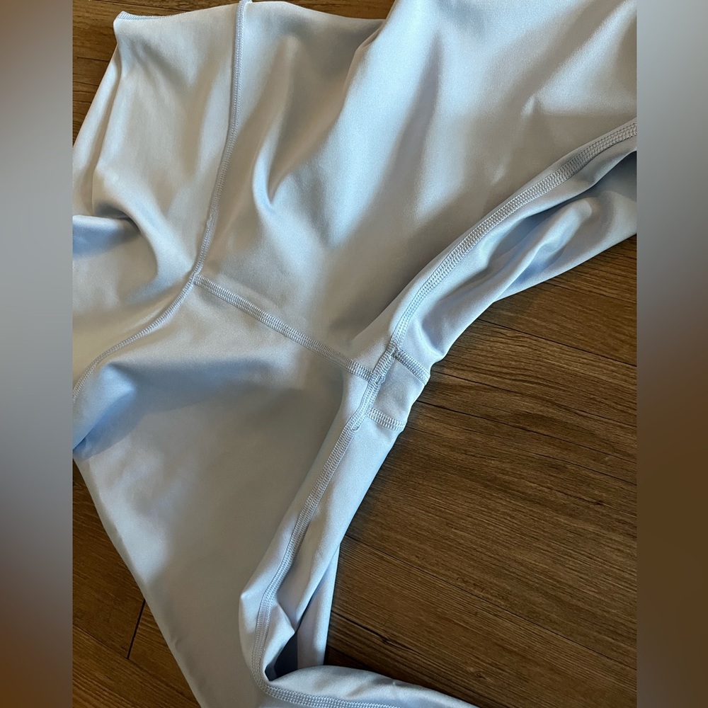 ALO Yoga 7/8 High-Waist Airlift Legging - Seashell Blue - Picture 6 of 9